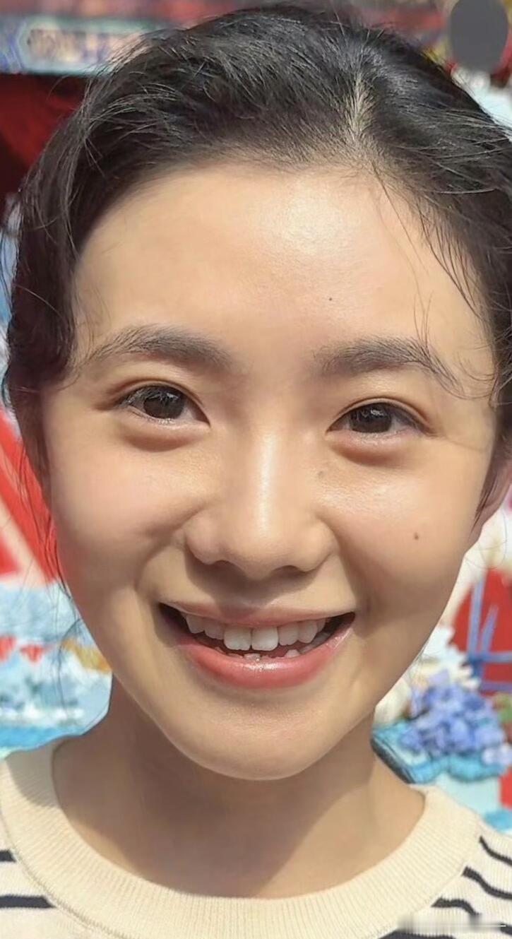 刘浩存属于白月光长相 