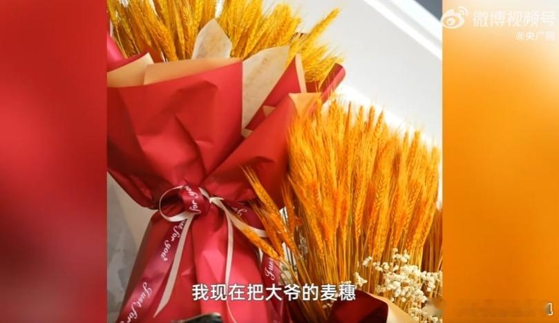 #六旬爷爷感动全网后婉拒更多帮助##深夜获赠热饭后老人一个举动令人泪目# 青岛这