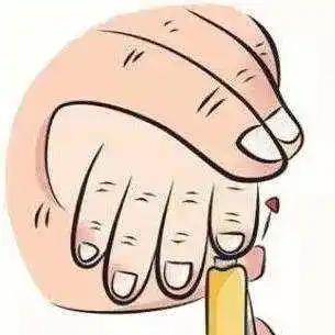 #健康真探社#【指甲应该剪成圆的还是方的？】我们每个人的指尖都非常脆弱，不论是坚