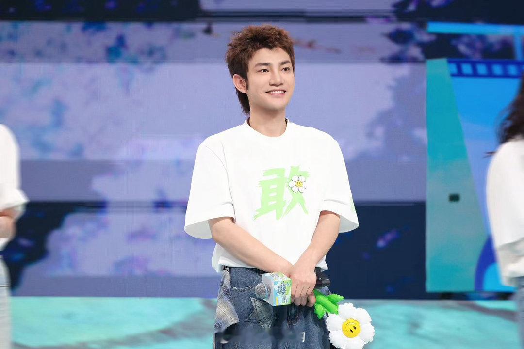 蒋龙说下半辈子给陈思诚养老 蒋龙和陈思诚的关系也太好了吧，都说到下半辈子养老了。