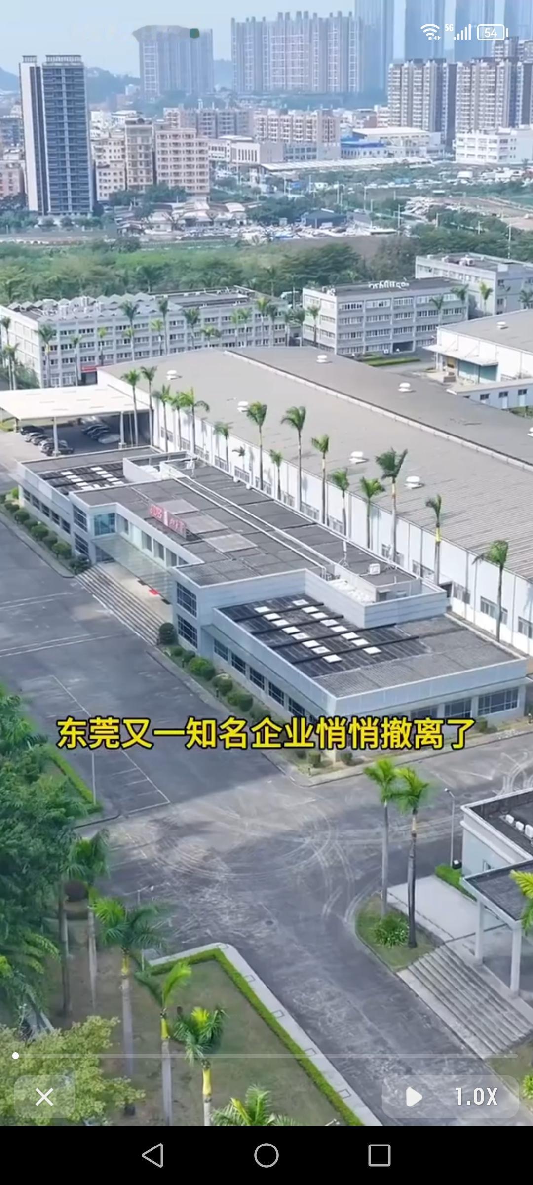 曾经红遍大江南北的红罐凉茶加多宝，发展历程可谓跌宕起伏。2008年，加多宝总部从