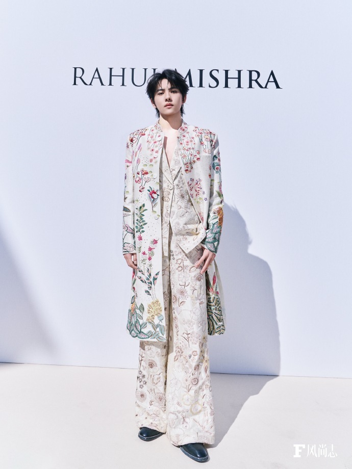 刘轩丞- 亮相Rahul Mishra高定大秀 F风尚志刘轩丞巴黎高定周刘轩丞巴