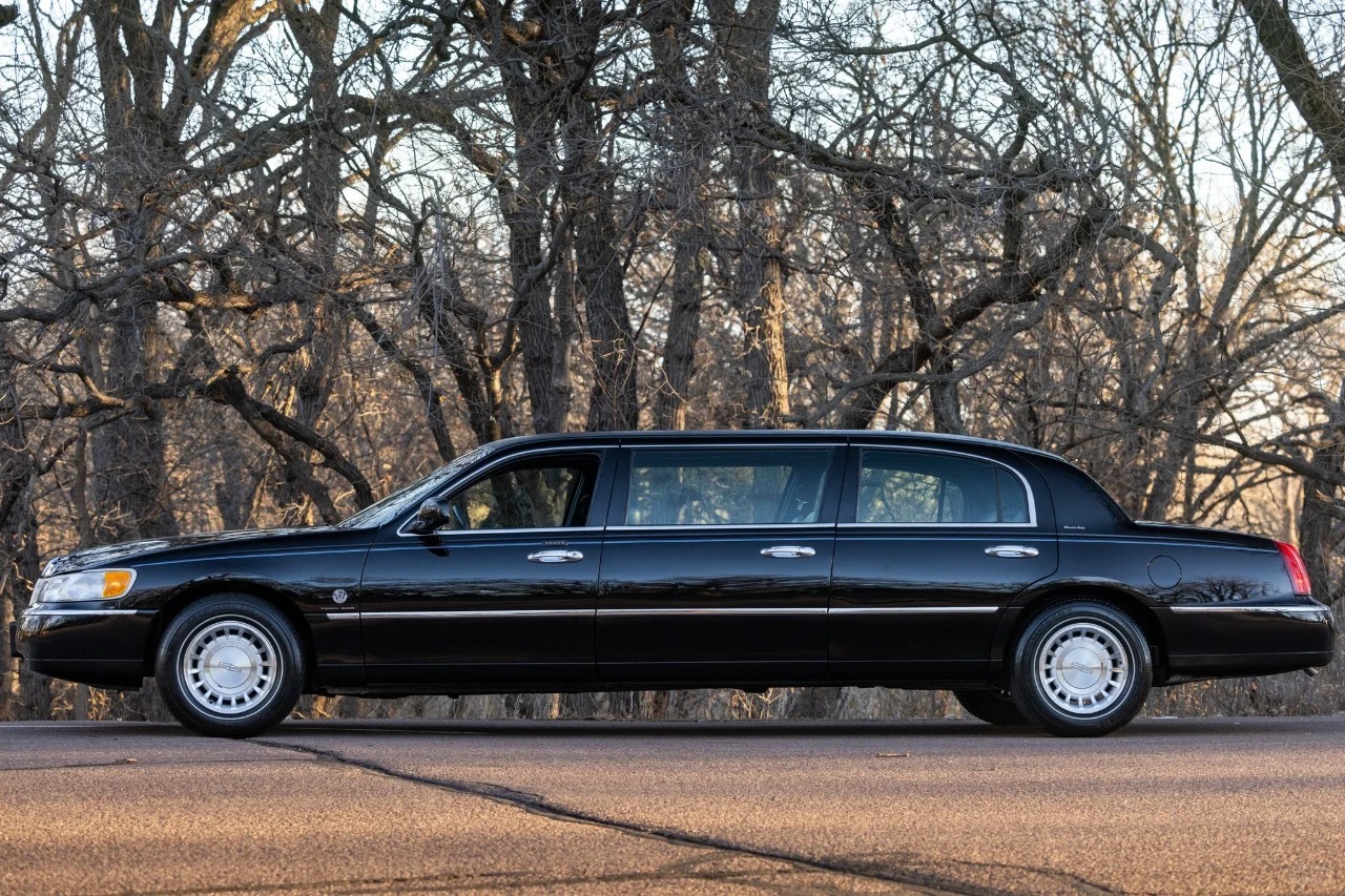 好车分享 Lincoln Town Car Limousine，要什么豪华MPV