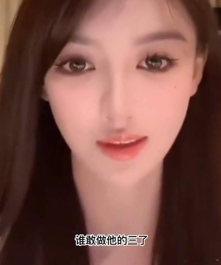 #叶珂再次否认是小三# 叶珂再次否认自己是黄晓明的小三，她言辞犀利地说道：“你们
