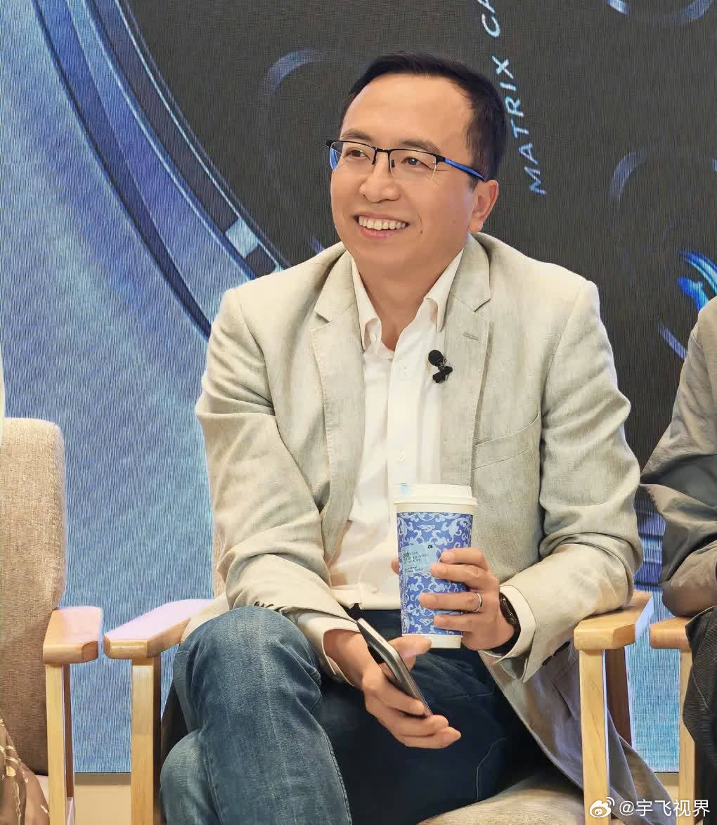 赵明消失这么久，大家是不是都好奇他去哪儿了？我琢磨着，真相可能藏在荣耀上市这个节