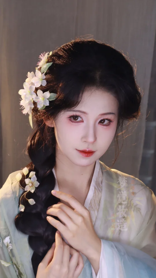 ＂裴大人可知道，木槿是低贱的花＂陆曈仿妆