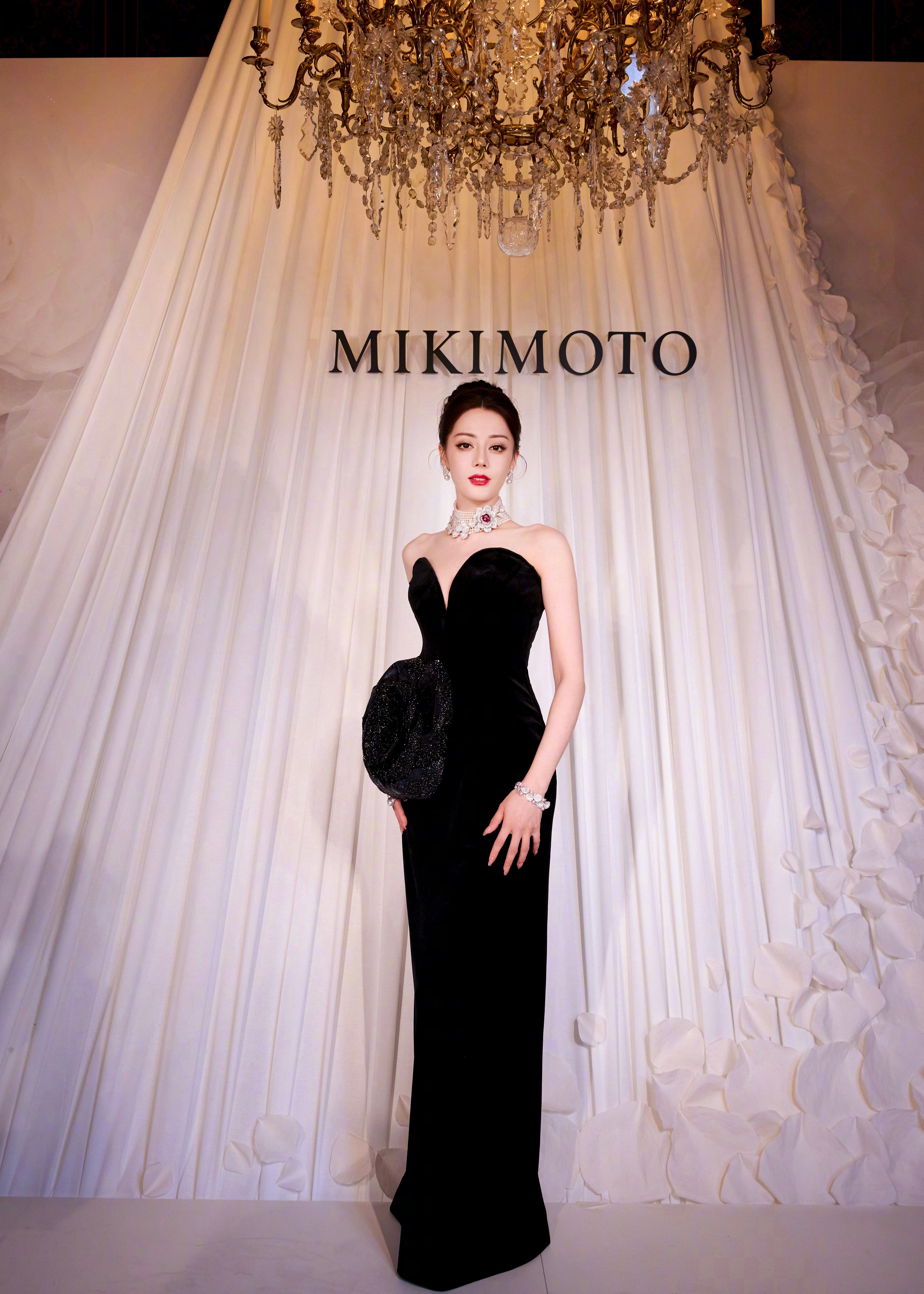 迪丽热巴   in   Rahul Mishra CUSTOM基于品牌最新发布的