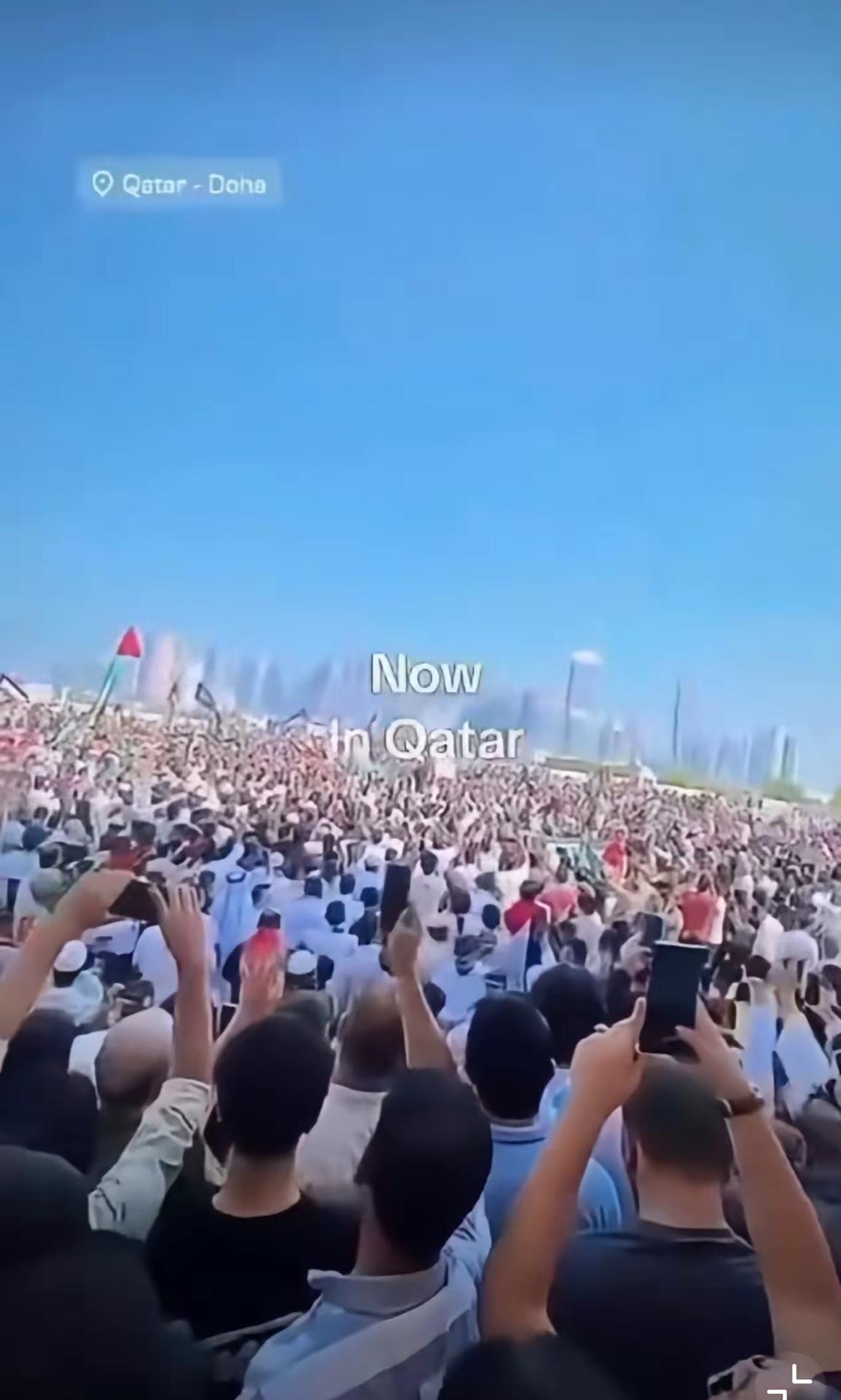 面对以色列的袭击，卡塔尔政府一直没有行动，民众却按耐不住了。

消息称，卡塔尔首