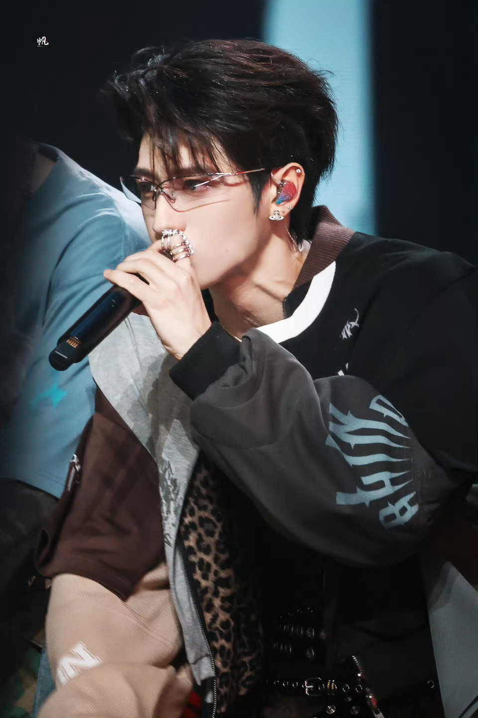 我家爱豆说啥了 “遇到你们以后才知道被理解被爱是一种救赎”           