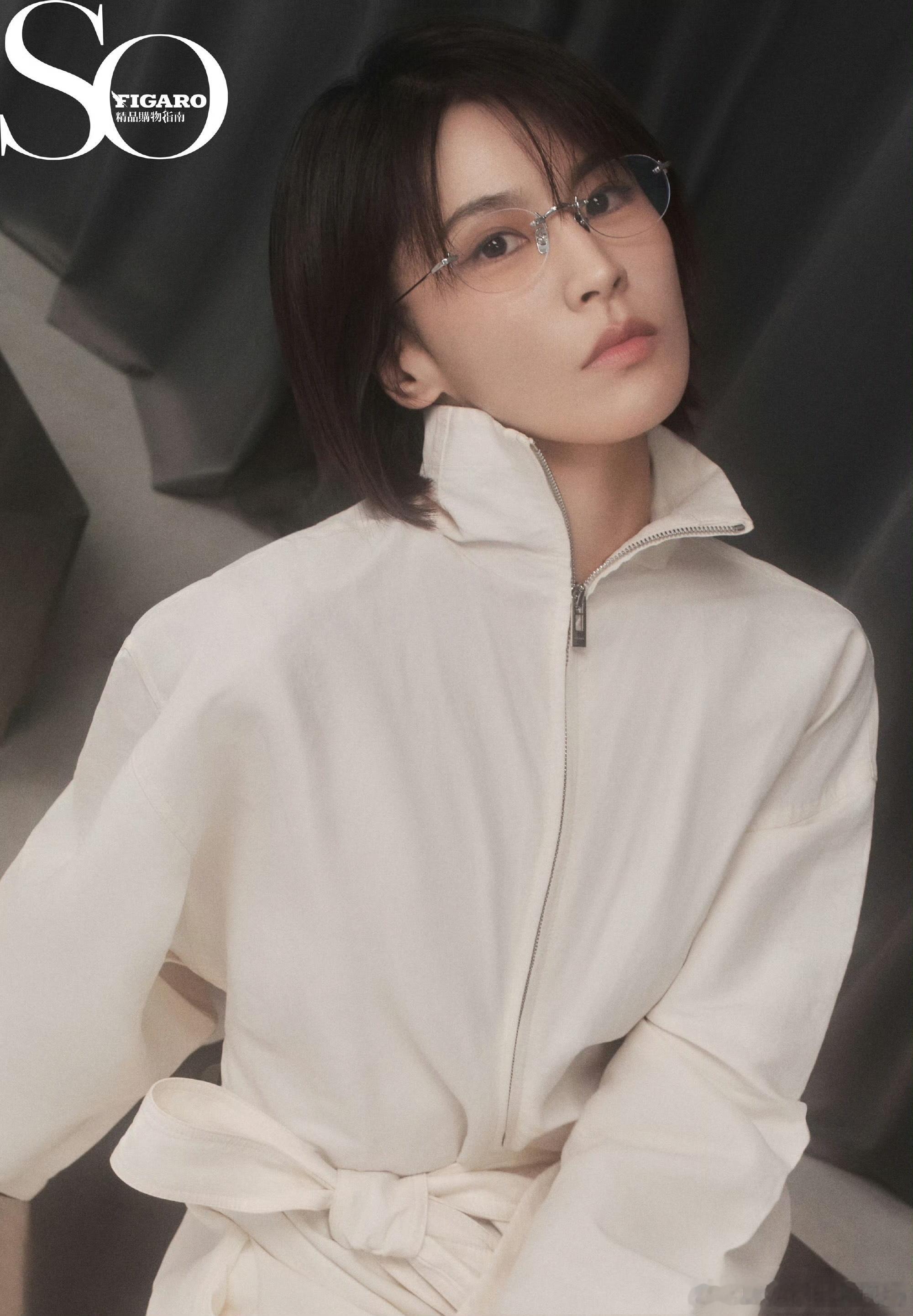感受曾沛慈～～～本眼镜控感受200%她身上真的有天然时尚力，气质外貌身高可塑性太