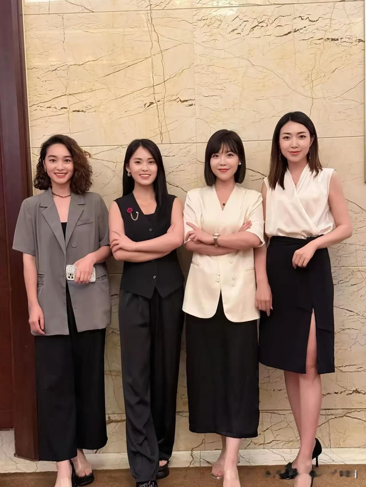 她们四个，谁是你心中的理想型？我选右二。
