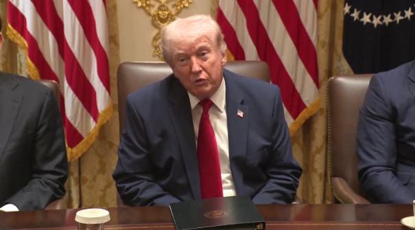 特朗普北京时间3月26日晚表示：“乌克兰战争不是我们的战争……乌克兰局势很棘手，