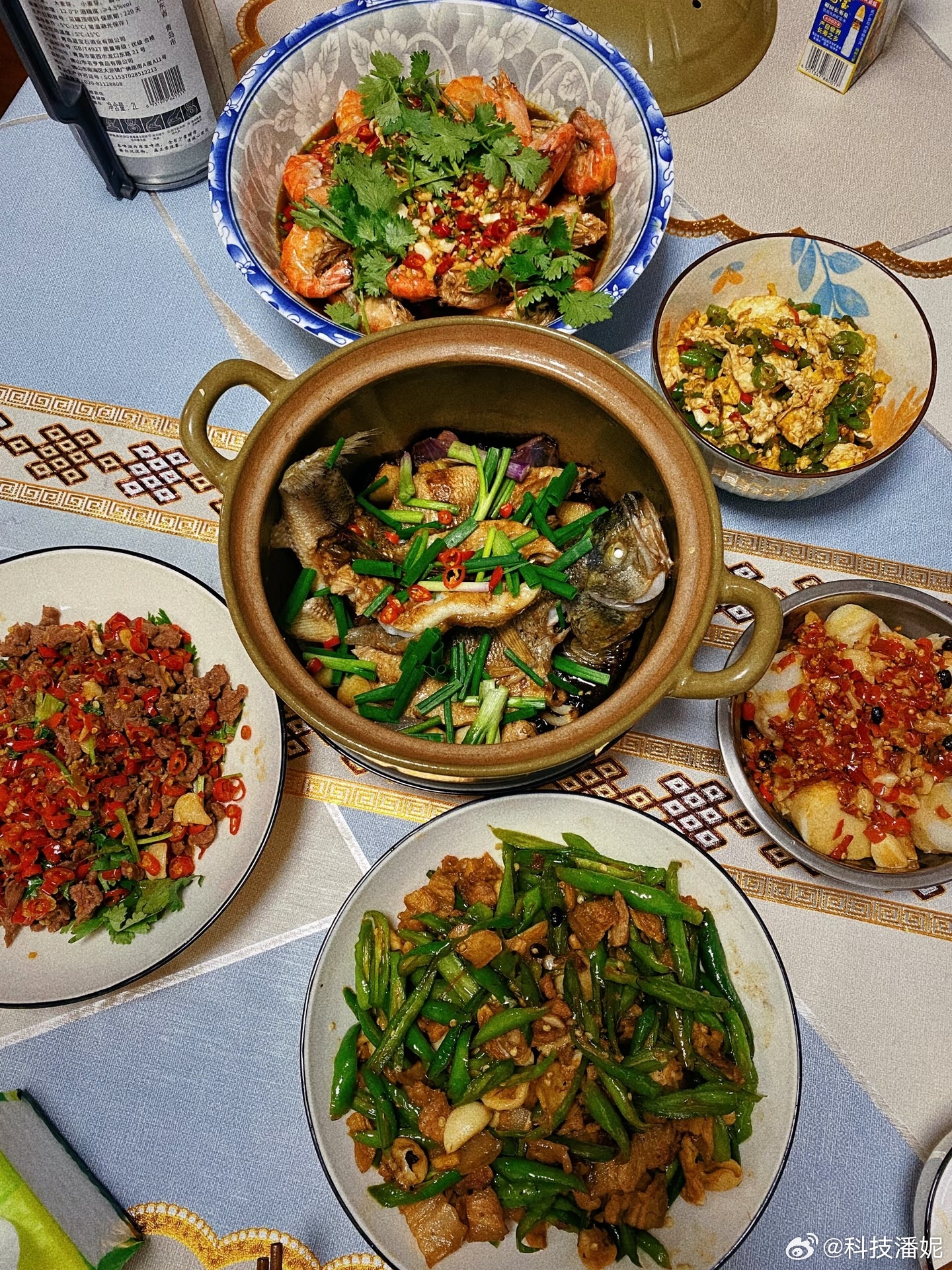 说到做饭，我们家一直是我老妈掌勺哈。算不上什么大厨，但在我心里，她就是最厉害的美