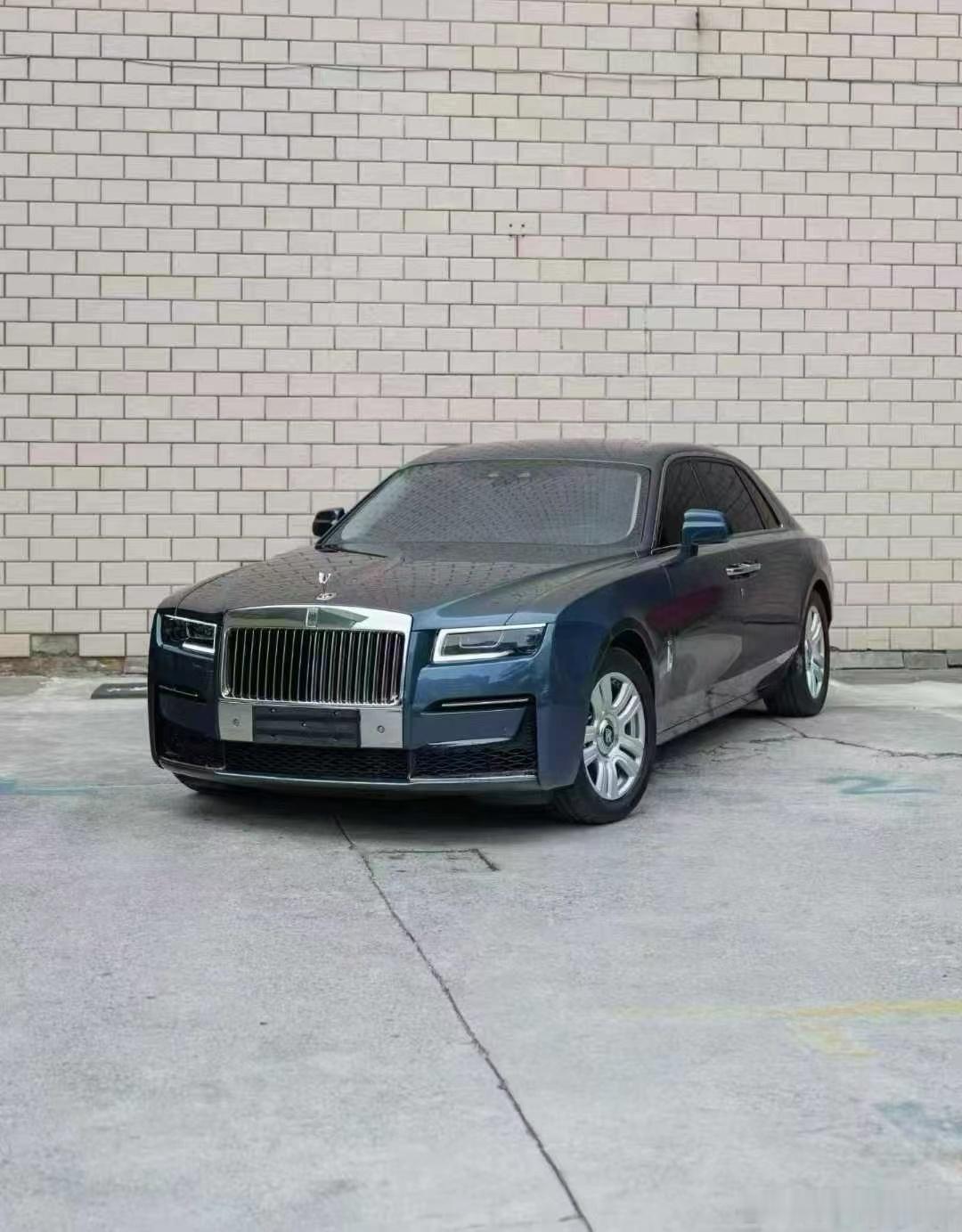 劳斯莱斯古思特加长，伊瓜苏兰外观＋查尔斯蓝内，稀有配色 