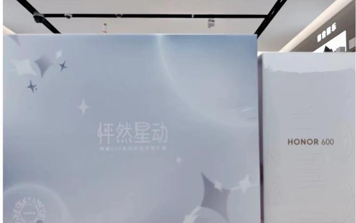 被荣耀600怦然星动礼盒惊艳到！星空主题外包装高级又耐看，搭配荣耀600手机一套