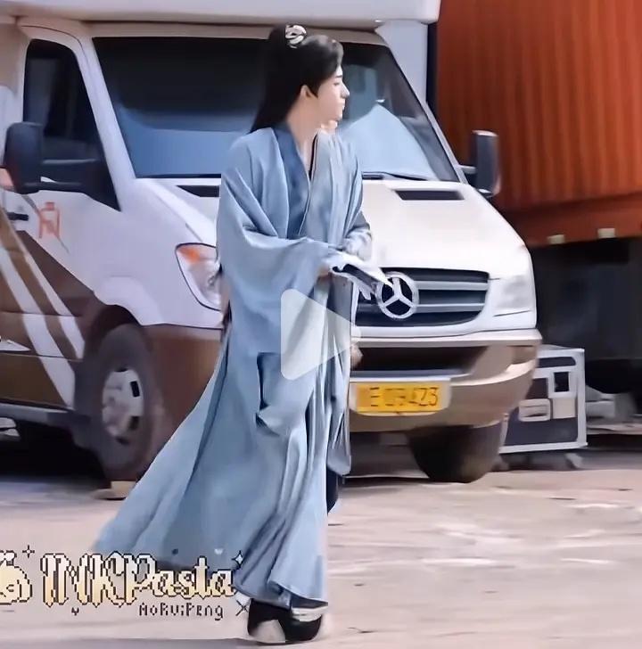 明明很瘦啊怎么回事 