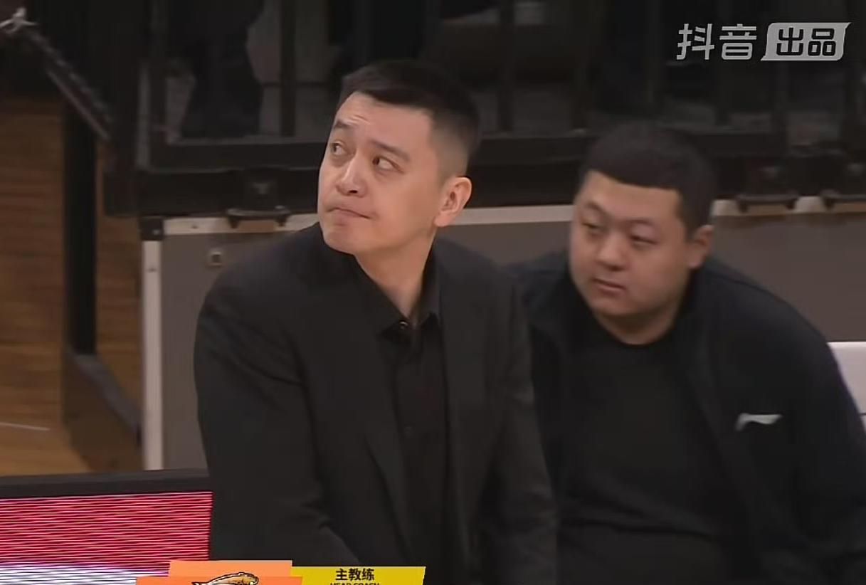 杨鸣终于可以舒一口气了，辽篮费尽周折，总算赢了弱旅吉林，结束了四连败。

不过，