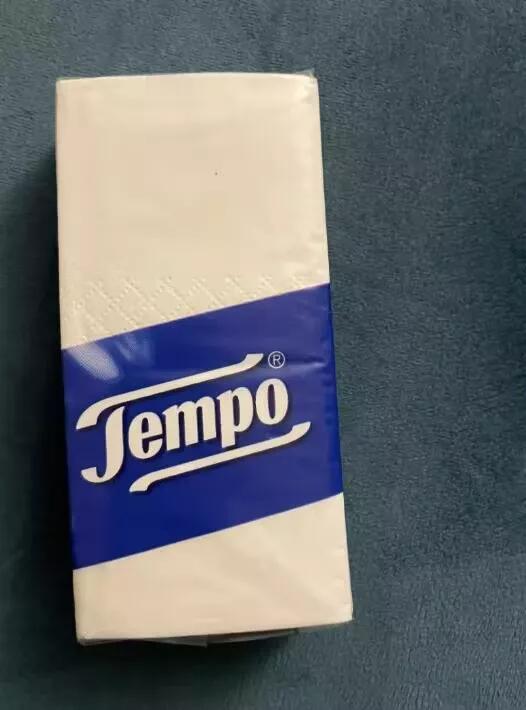 🇩🇪药房为什么要给纸呢？
我老公每次去药房买了东西都会得到一包Tempo （