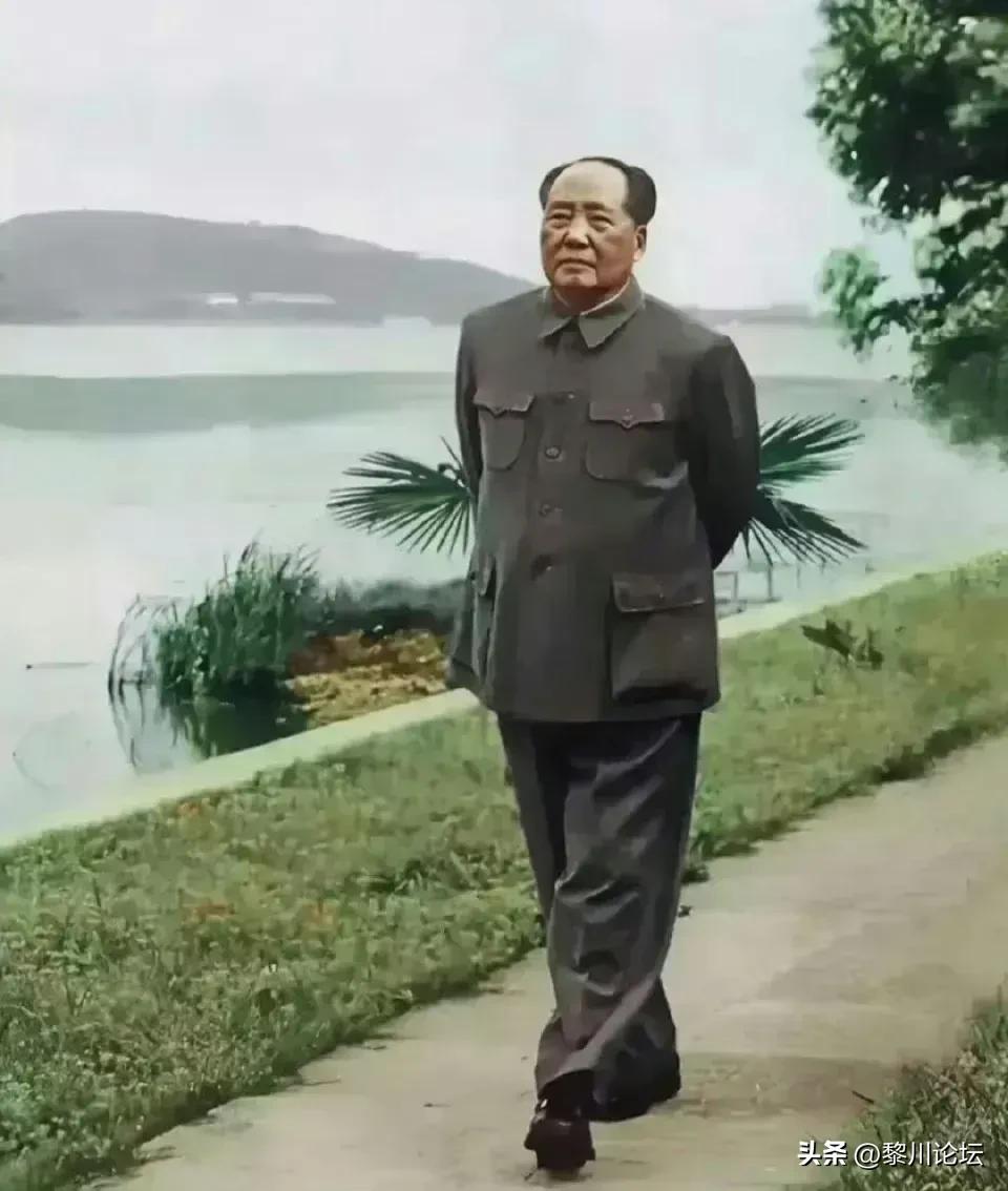 为什么现在外敌越来越不怕中国？著名军事专家戴旭曾一针见血：因为我们忘了毛主席当年