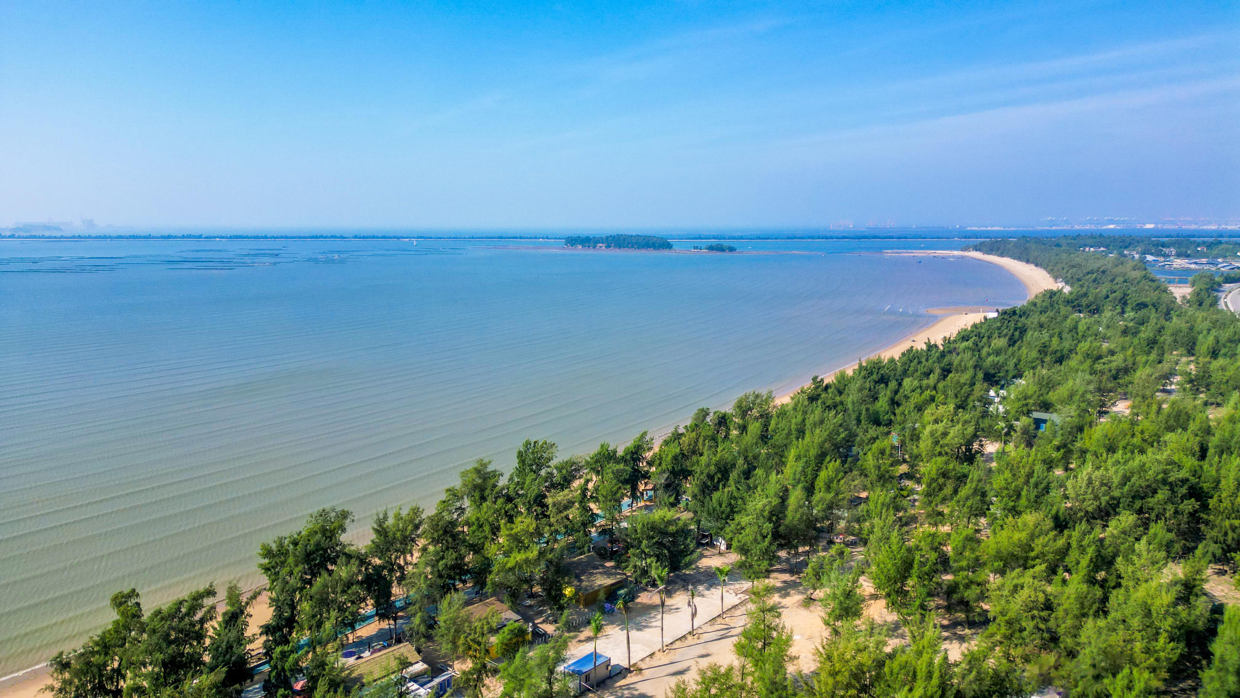 #记录旅行# 🏝 犀丽湾 | 海滩漫步，潮退寻宝 🐚在钦州市的钦南区，有一片
