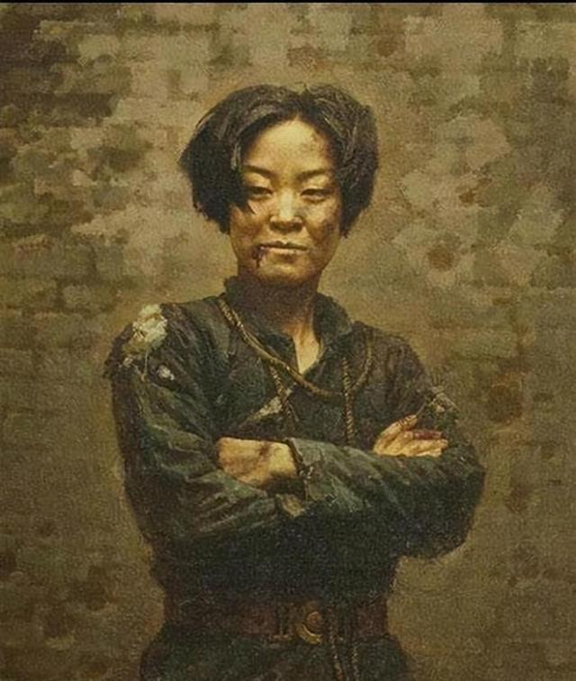 1938年，一个日军随军记者按下了快门。镜头里，是一个24岁的中国女兵。她双手抱