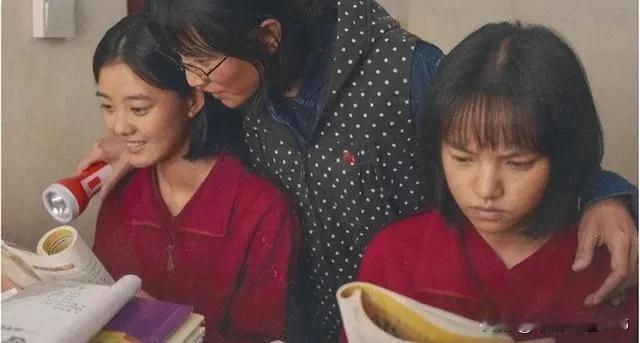 宋佳主演的《山花烂漫时》是一部令人印象深刻、别有韵味的电视剧。

宋佳在剧中的表