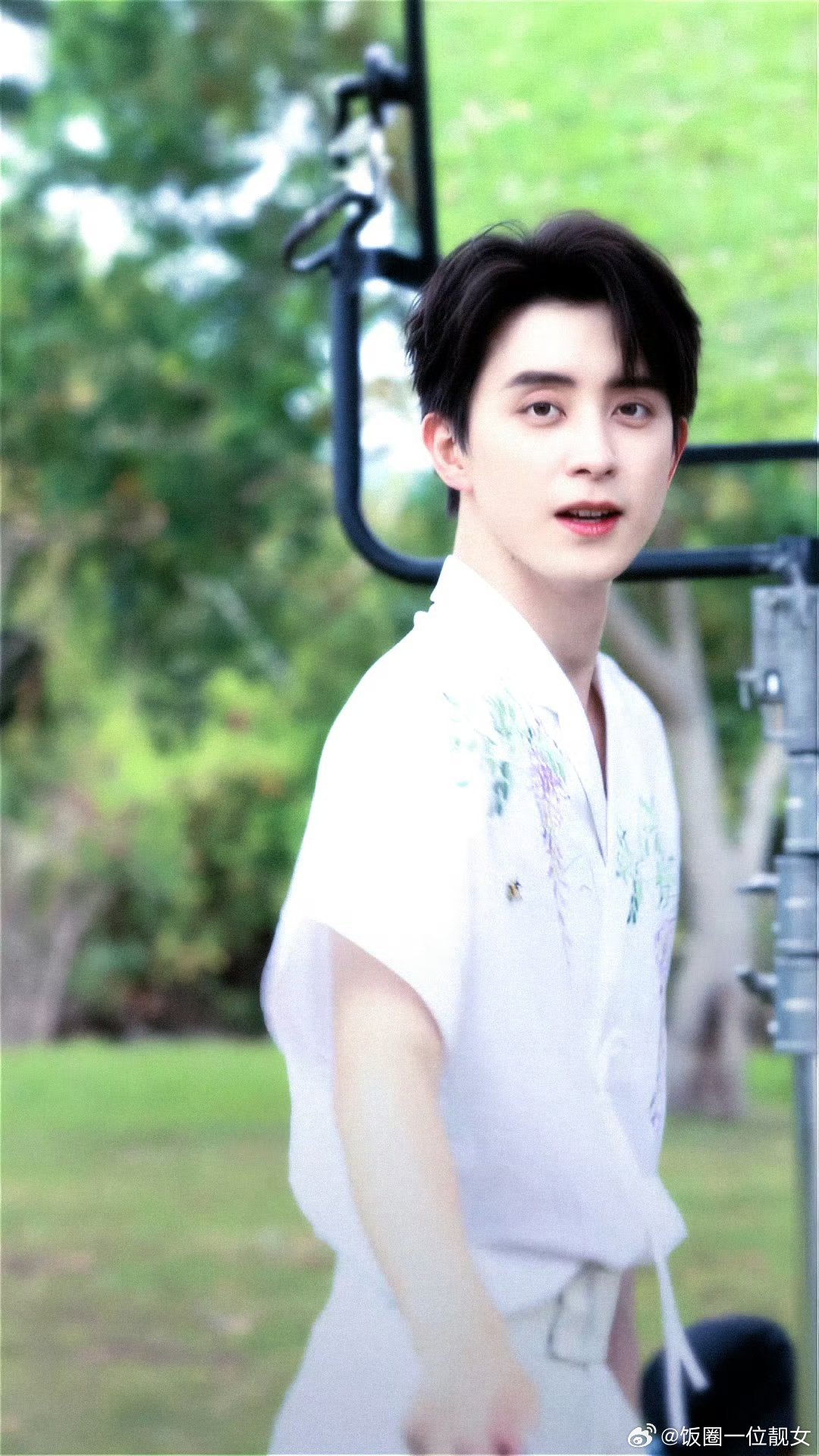 敖瑞鹏这是过气了怎么就剩一个商务了？ 