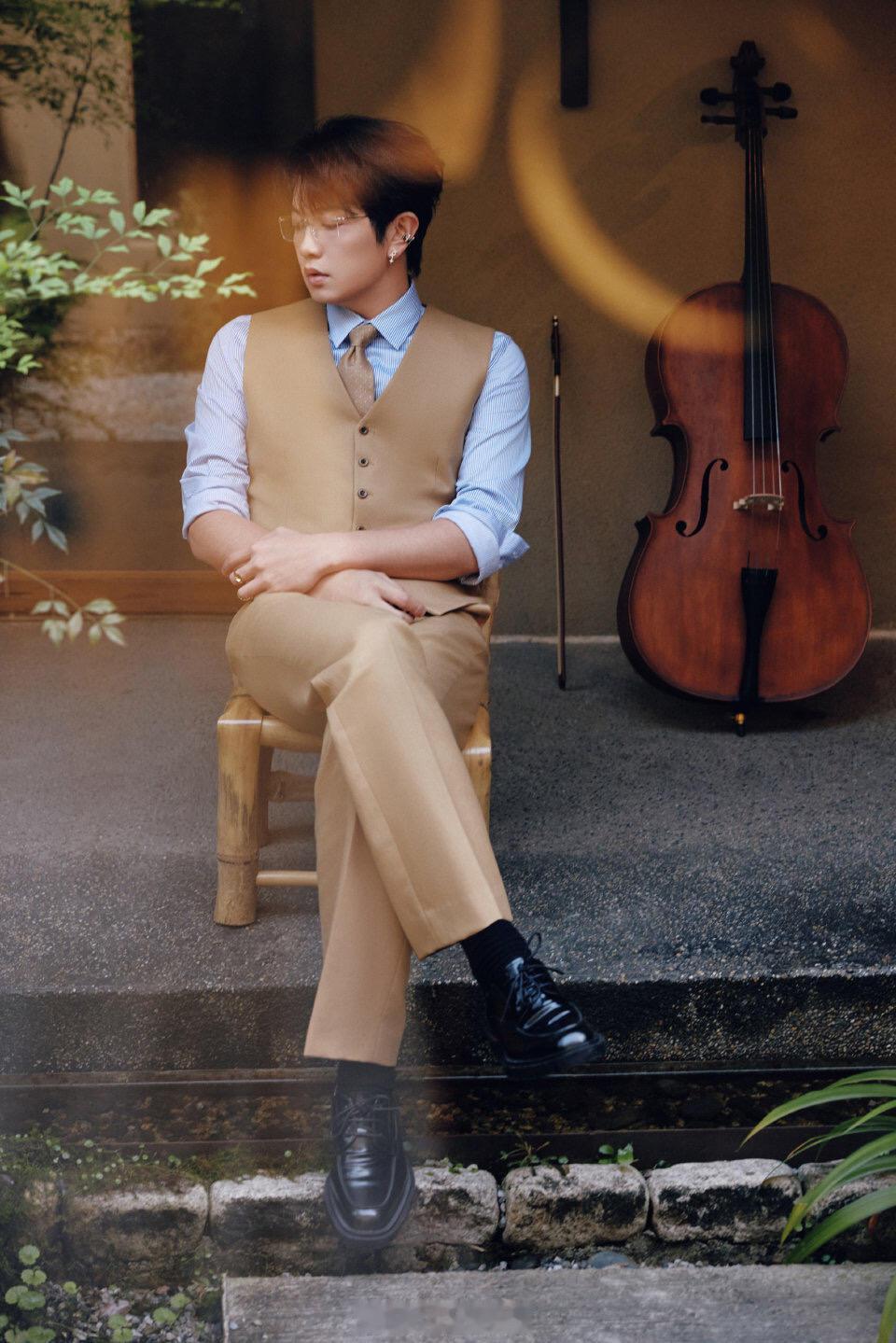 颜人中工作室 选造型演唱会上随口一提的事，居然认真落地了。比起精心设计的宠粉环节