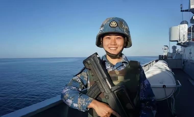 宋玺，女，1994年出生，山西长治人，2012年考入北京大学，2015年入伍，曾