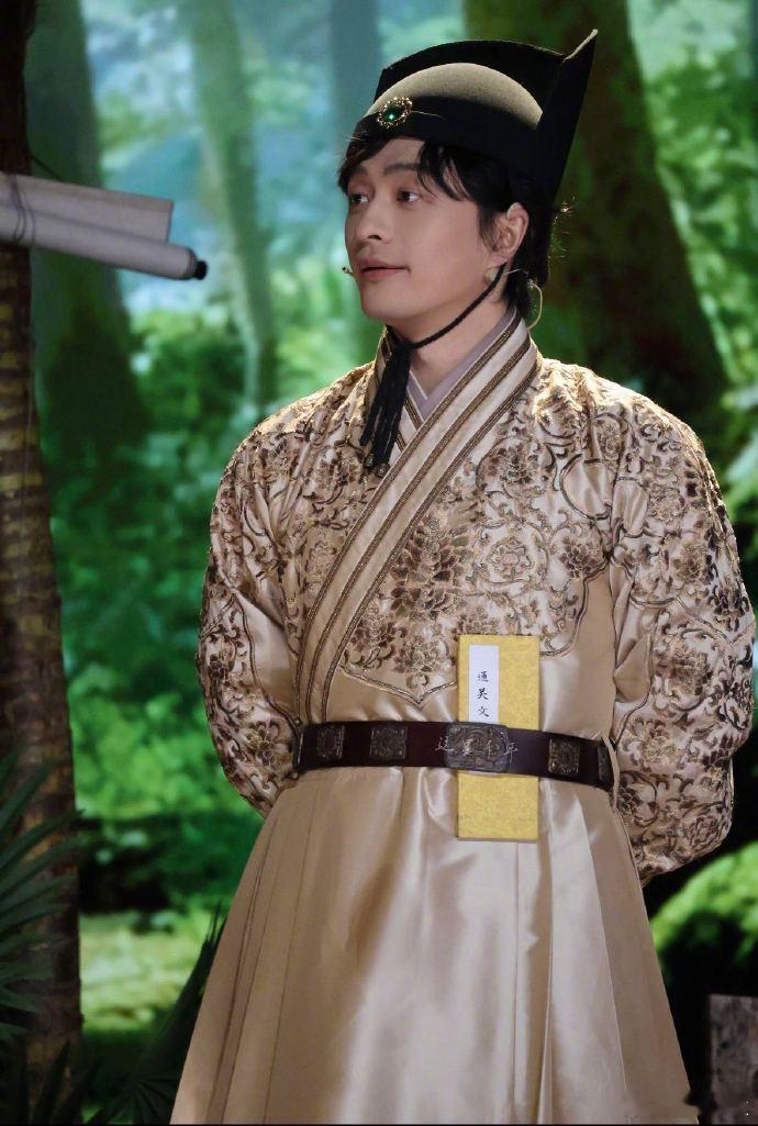 刘旸也闯进太监赛道了B站春晚 好看 B 站春晚直接笑疯！刘旸居然化身三宝太监郑和