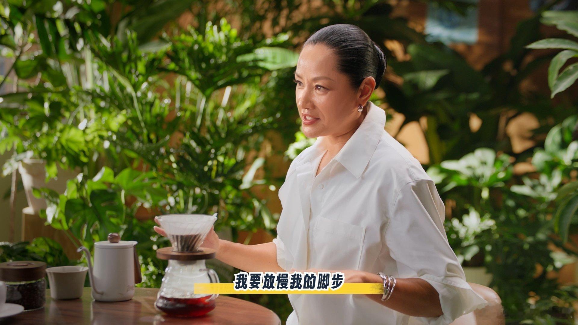 瞿颖 颈部艺人瞿颖看淡流量排位，比起争抢高位，更看重随心而动，松弛感直接拉满。 