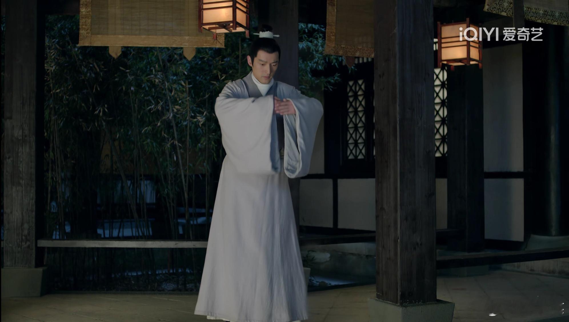 胡歌 文质彬彬，风骨清雅的苏哥哥，行止皆成韵，吐纳俱含章。期待老胡饰演新角色，期