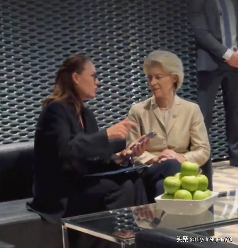 🇪🇺🇺🇦经典桥段！乌克兰总理前天在波兰被乌尔苏拉·冯·德·莱恩用青苹果引