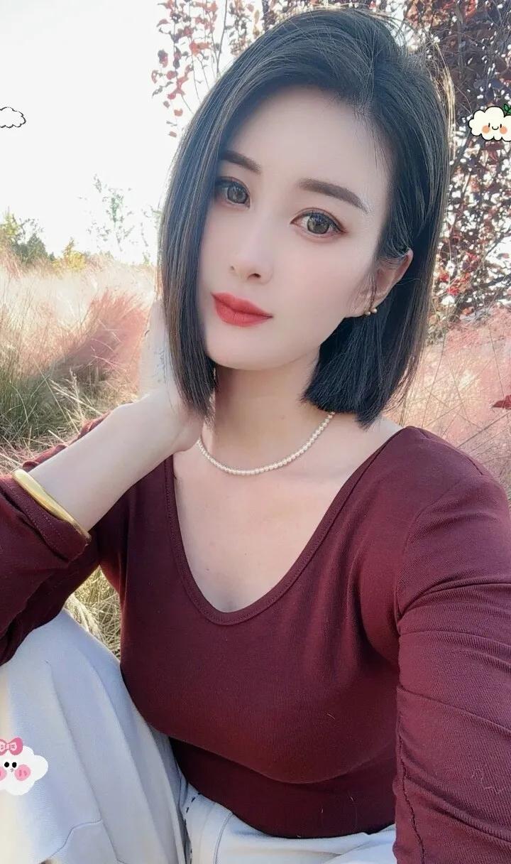 美丽动人，如诗如画。#美娇娘美图分享# #美女子图赏#