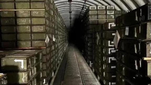 俄乌冲突提醒中国：解放军要在西部沙漠，屯够300万人的武器弹药。这是俄乌冲突的一