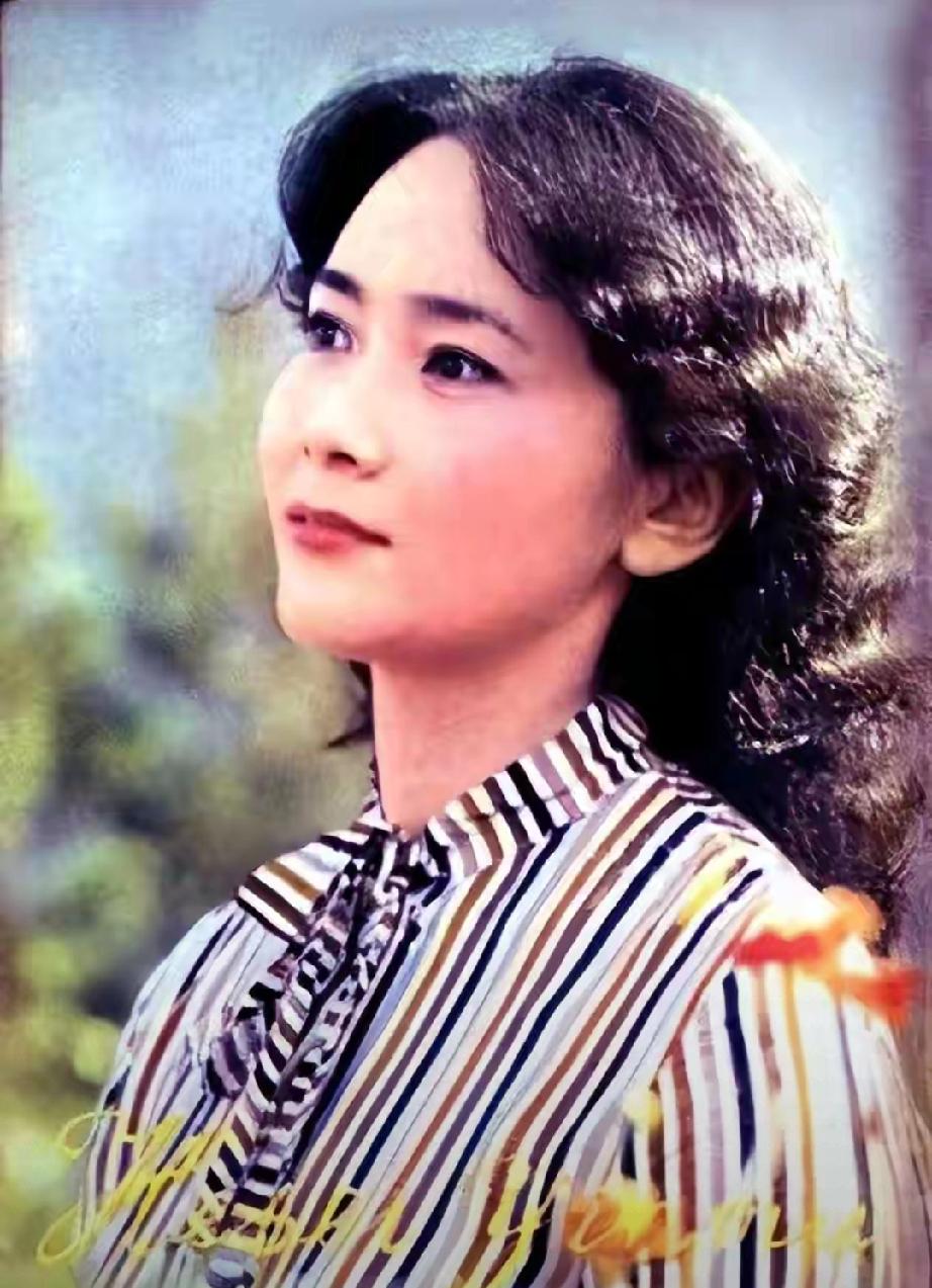 命运太坎坷！80年代顶流春晚主持，吞300片安眠药轻生，七天死里逃生
 
   