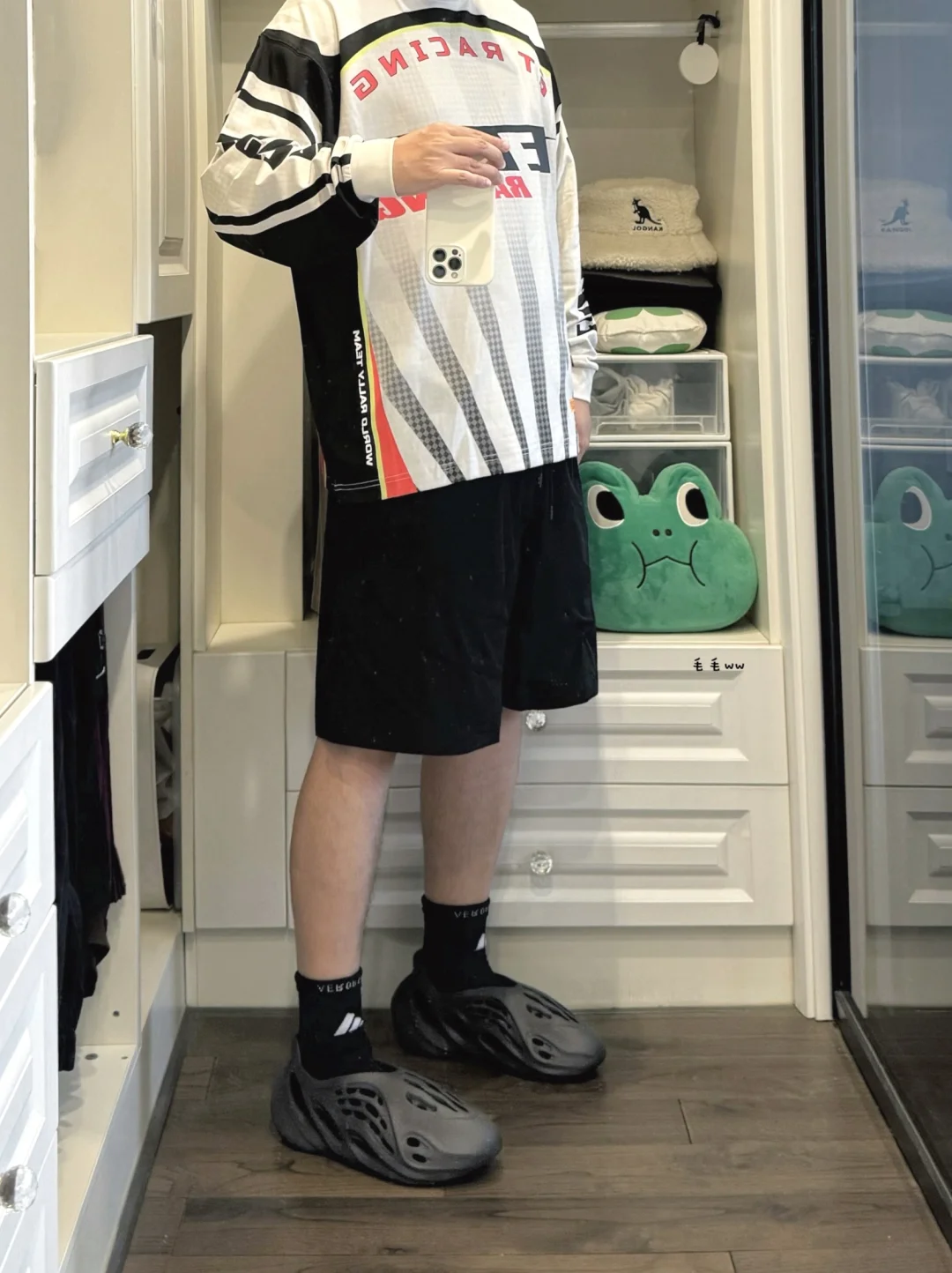 赛车服搭配｜洞洞鞋穿搭
