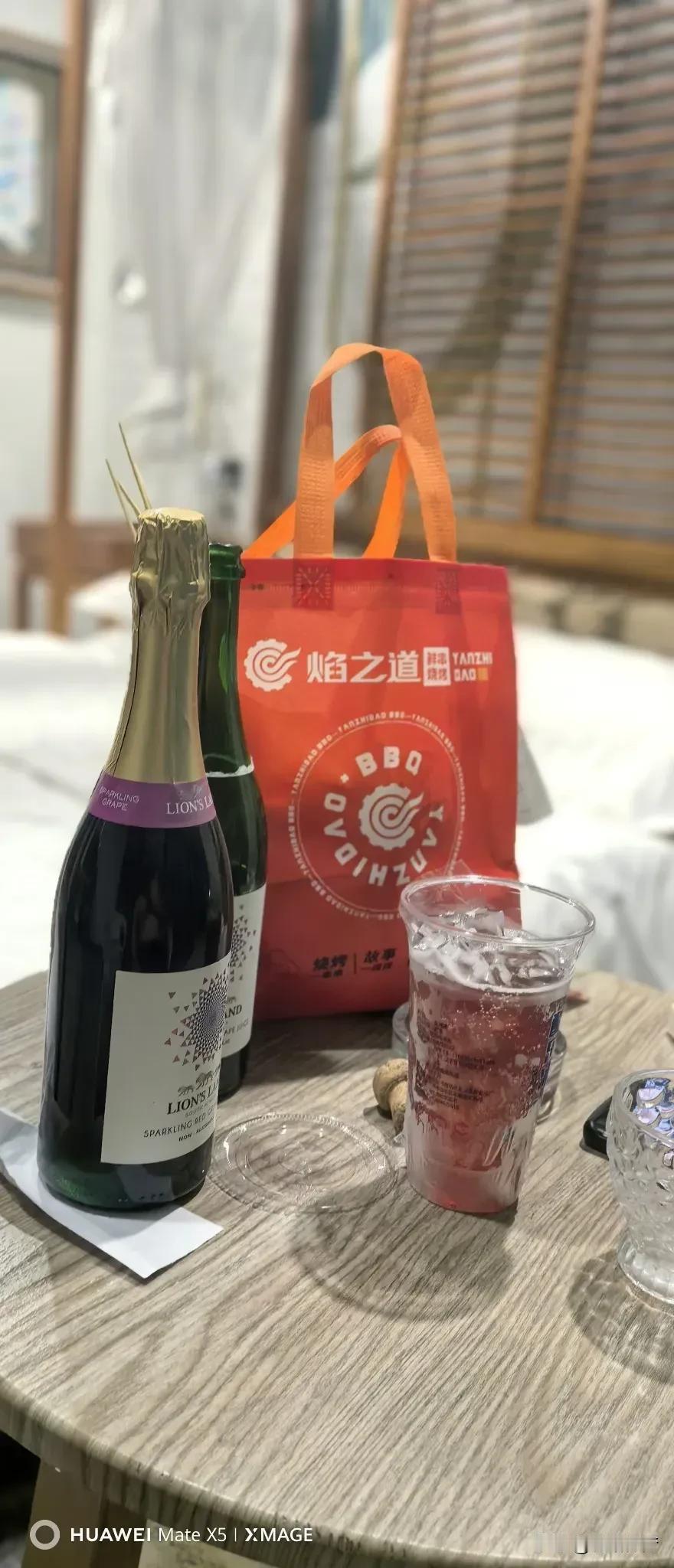 你和他，还是夫妻吗？

中年人的婚姻就像白水一样平淡，夫妻到了最后，大部分都是千