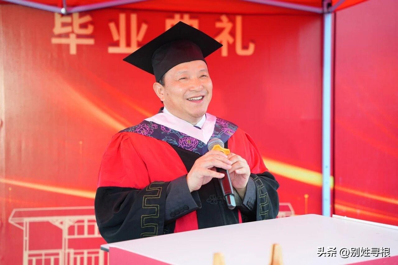 厦门大学教育研究院院长别敦荣教授在2026届研究生毕业典礼上的讲话

今天是欢乐