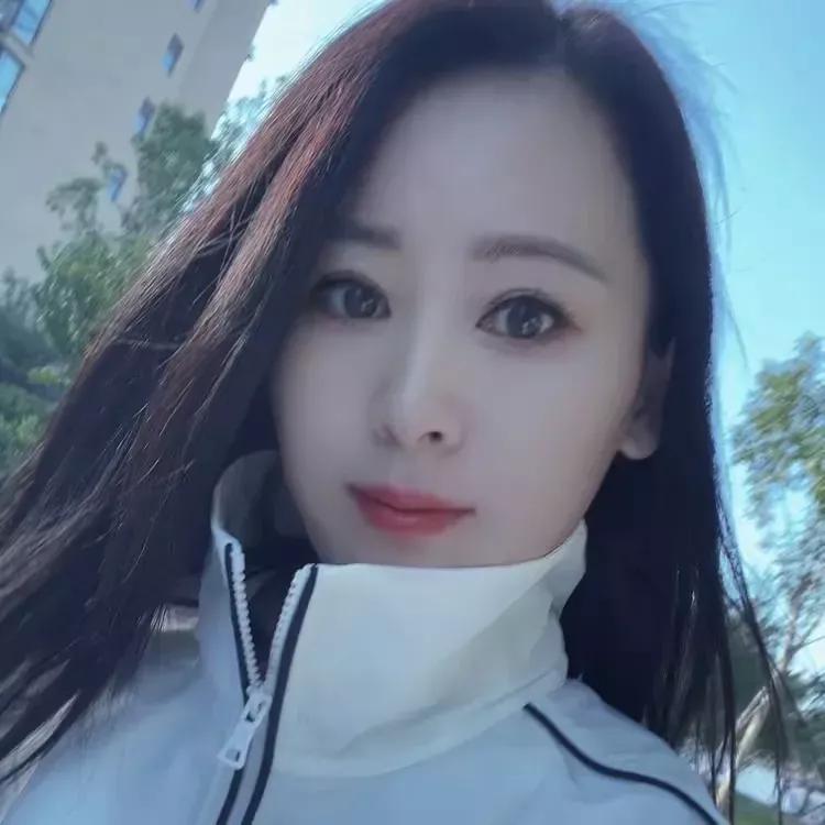 本来就穷，马上就要过年了，真的是穷的连年都过不了了。

老公是做装修的，今年的活