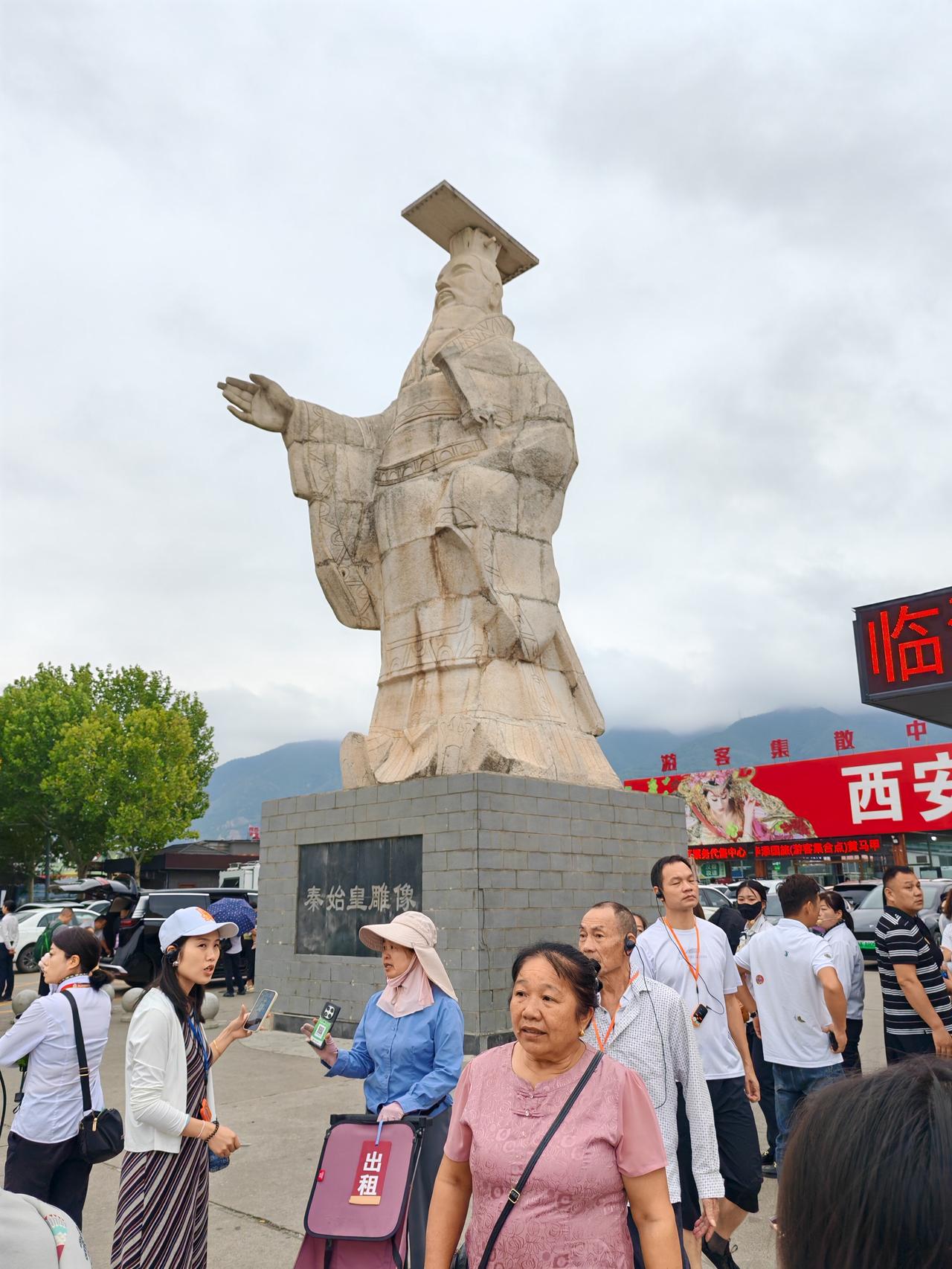 五一出行，一起去千年古都西安吧，趁现在，阳光正好、春风不燥，一起出发吧。

（1