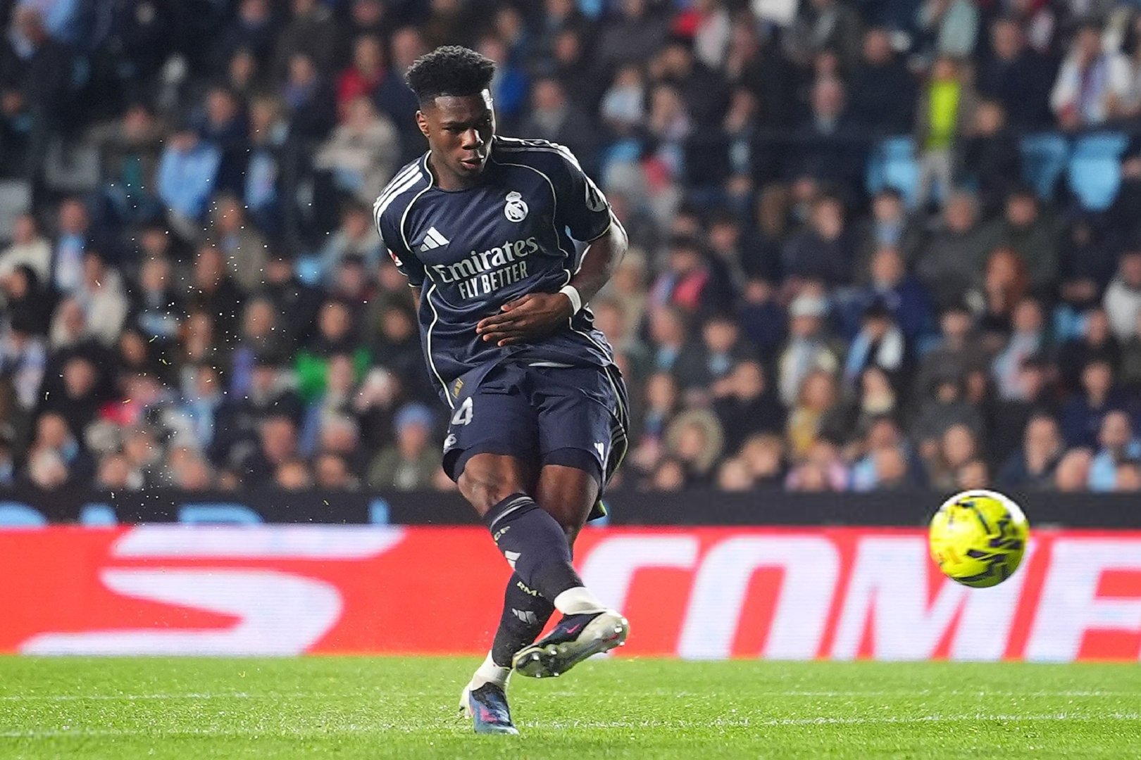 【半场】塞尔塔1-1皇家马德里楚阿梅尼弧顶推射破门西甲联赛 塞尔塔vs皇马 ha