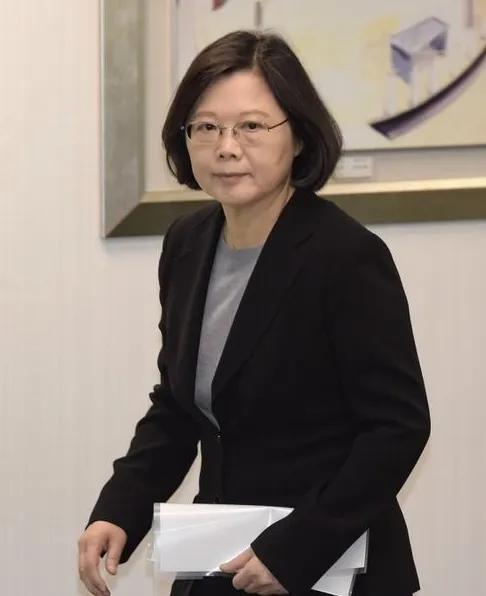 蔡英文罕见发声：“我是台湾人并没有错，我是中国人，因为我是念中国书长大的，受的是