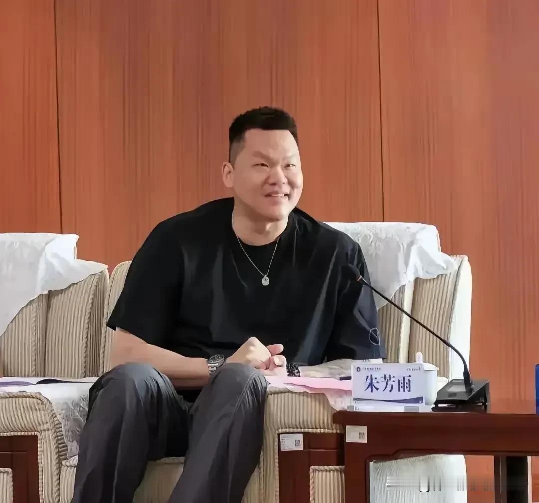 在广东男篮失业的朱芳雨随后就接到家乡广西体育局和文旅抛来的绣球，广西方面给出的需