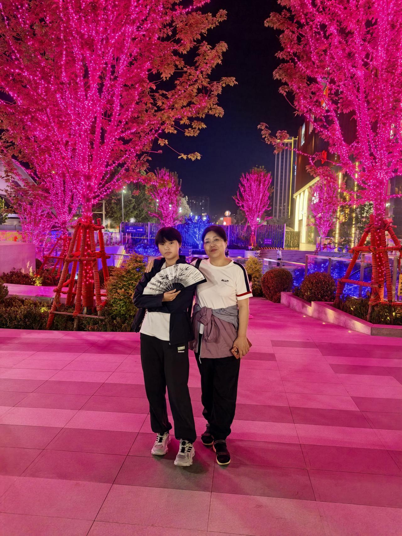 真心话茶局夫妻二人，带自己的宝贝小女儿，补一下“六一”儿童节的快乐时光。