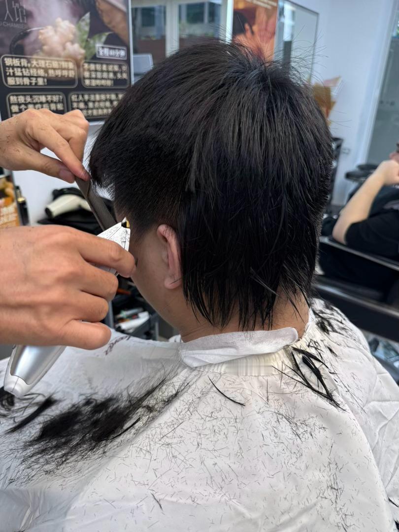 野人🫈小孩，终于可以有个正常发型～ 