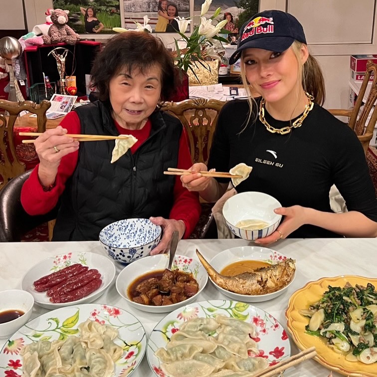 #谷爱凌做到了和奶奶一样勇敢# 谷爱凌夺得米兰冬奥会自由式滑雪女子U型场地技巧金