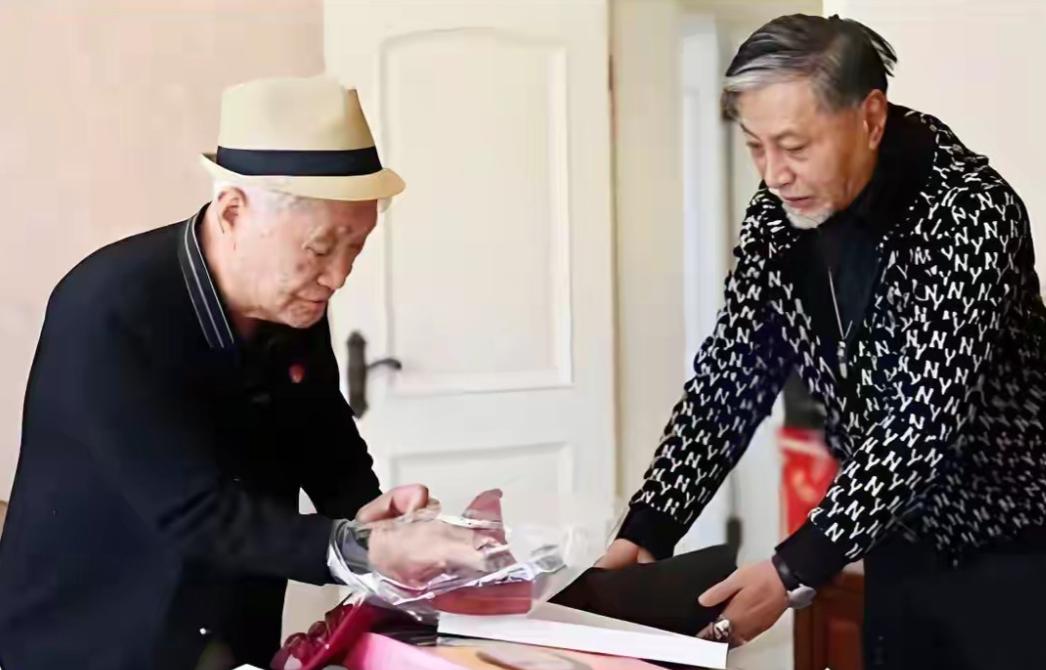 钱再多又能咋？真到了生死关头，啥都不顶用！

之前都说牛犇的儿子王侃是得淋巴癌走