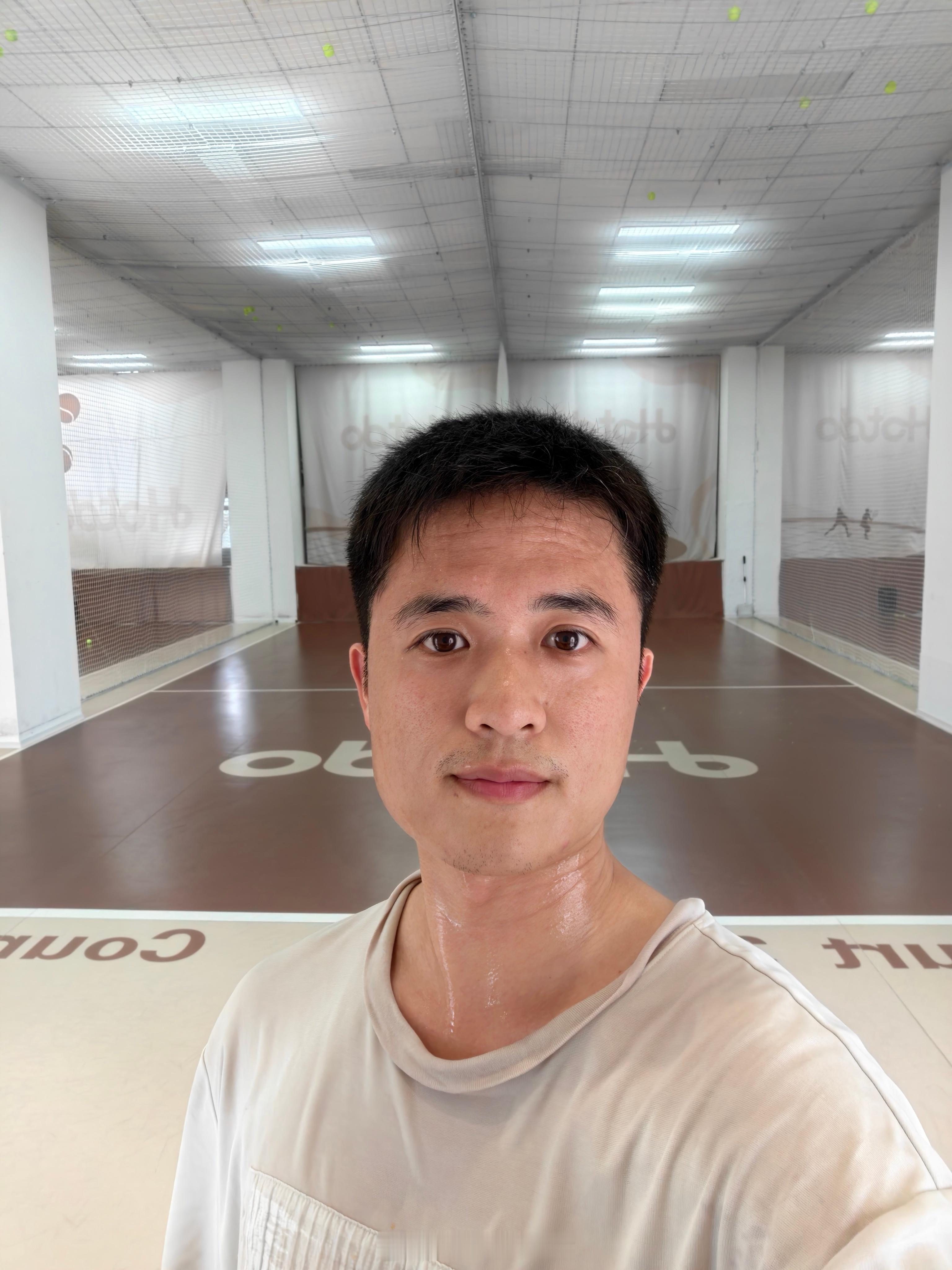 出门打网球咯 篮球没有朋友一起。只能网球了[捂嘴哭][捂嘴哭] ​​​