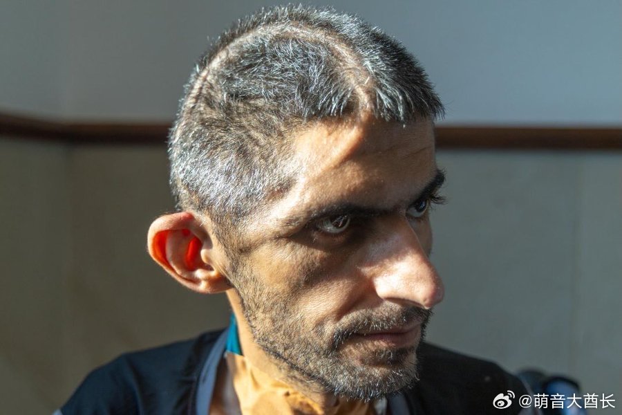 记者穆贾希德·巴尼·穆夫利赫的形象概括了以色列监狱系统的现实，这个系统已成为缓慢